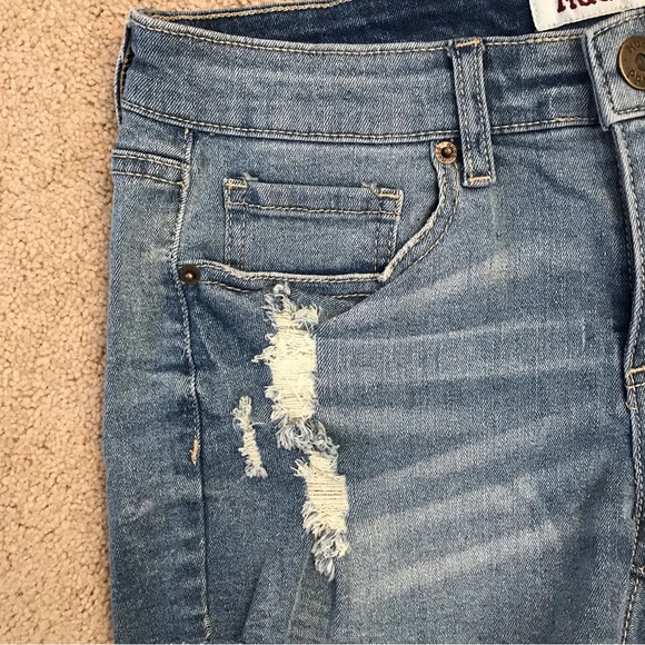 Mudd Distressed Denim Shorty Shorts NEW Womens Size 9 Blue Super Stretch - Picture 7 of 11
